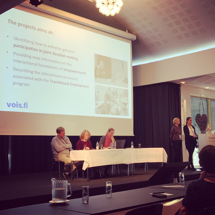Melisa Stevanovic ja Elina Weiste esittelevät Vois-tutkimushanketta Klubitalojen Eurooppa konferenssissa Aalborgissa Tanskassa marraskuussa 2018