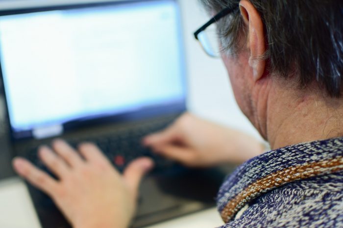 Haastatteluja pidettiin etäyhteyksin tietokoneen välityksellä. Kuva ei liity oikeisiin haastattelutilanteisiin