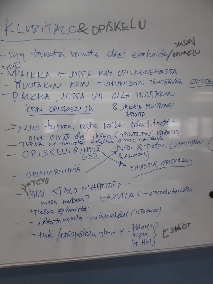 Kuvassa on työpajan tuotos opiskelijana olemisesta Klubitalolla sekä siitä, miten talo voi tukea opiskeluissa.
